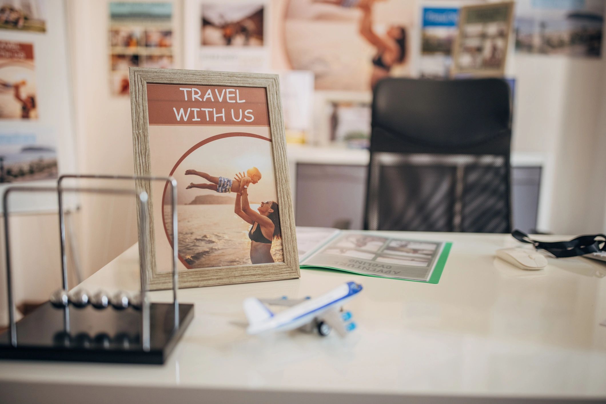 travel agency hero modern